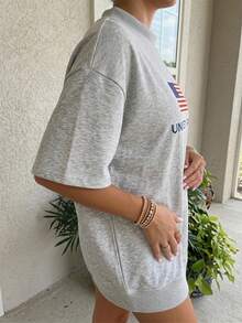 SHEIN EZwear 美國國旗日印花假領短袖運動衫，適合夏季、夏季上衣，適用於日常通勤、約會、聚會、秋冬/夏季、聖誕節、新年、感恩節、派對、婚禮、海灘、畢業典禮、時尚、優雅、休閒、外出、約會、預約、通勤、亮面、情人節、優雅、度假、休閒、Y2K、外出、畢業典禮及其他場合 - 淺灰色 - 查看 4