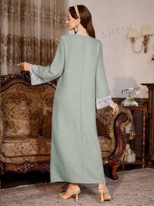 PalaceNights Camisola Longa Solta Feminina Vintage Estilo Palácio com Renda, Patchwork, Botões Meio Abertos, Decote em V e Manga Longa - Verde - Visão 2
