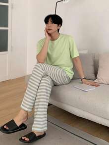 DAZY 男士春夏純色短袖T恤搭配對比條紋印花長褲居家休閒睡衣套裝 - 彩色 - 查看 3