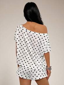 SHEIN PETITE 白色底波点女士不对称领短袖上衣和短裤休闲套装，夏季女装两件套，女士短袖夏季套装，女士度假短款套装，波点短款套装 - 白色 - 查看 4