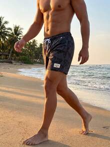Manfinity KASUA Pantalones cortos de playa con cordón en la cintura y estampado de camuflaje para hombres, vacaciones - Marrón - Ver 3
