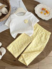 SHEIN 女嬰 0-3歲 夏季&秋季 休閒可愛風 2件/套 純色外出套裝，花朵裝飾短袖簡單上衣&寬鬆簡單長褲。舒適衣物適合戶外活動。 - 黃色 - 查看 9