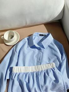 SHEIN 青少年女孩藍白條紋襯衫套裝，夏季領口長袖上衣與短褲，學院風休閒2件式少女套裝 - 藍色 - 查看 3