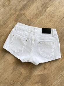 SHEIN Shorts mini de mezclilla de cintura ultra baja con costuras en contraste - Blanco - Ver 2