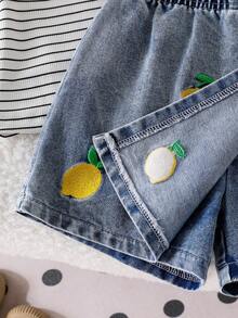 SHEIN Playful Pals 返校季女孩休閒可愛圓領標準肩彩色黑白條紋T恤與純色牛仔裙褲檸檬刺繡套裝，夏季時尚百搭舒適清新穿搭 - 黃色 - 查看 8