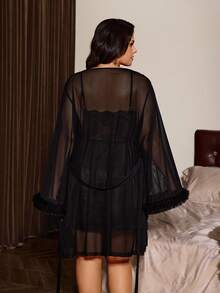 Slumberist Set Lingerie Renda Seksi Ukuran Plus: Jubah Jala Transparan dengan Hiasan Renda Seksi yang Indah, Set Gaun Kamisol Satin & Renda - Hitam - View 6