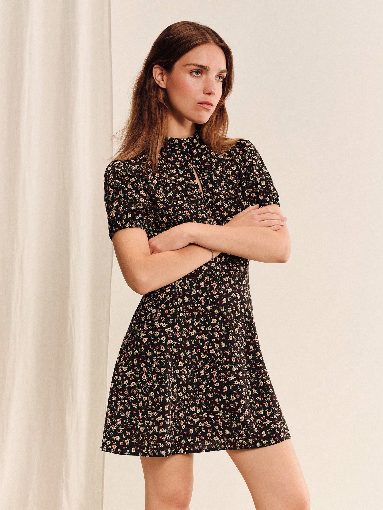 Black Vintage Floral Printed Woven Mini Dress, Short Puff Sleeves High Neck Dress With Front Keyhole