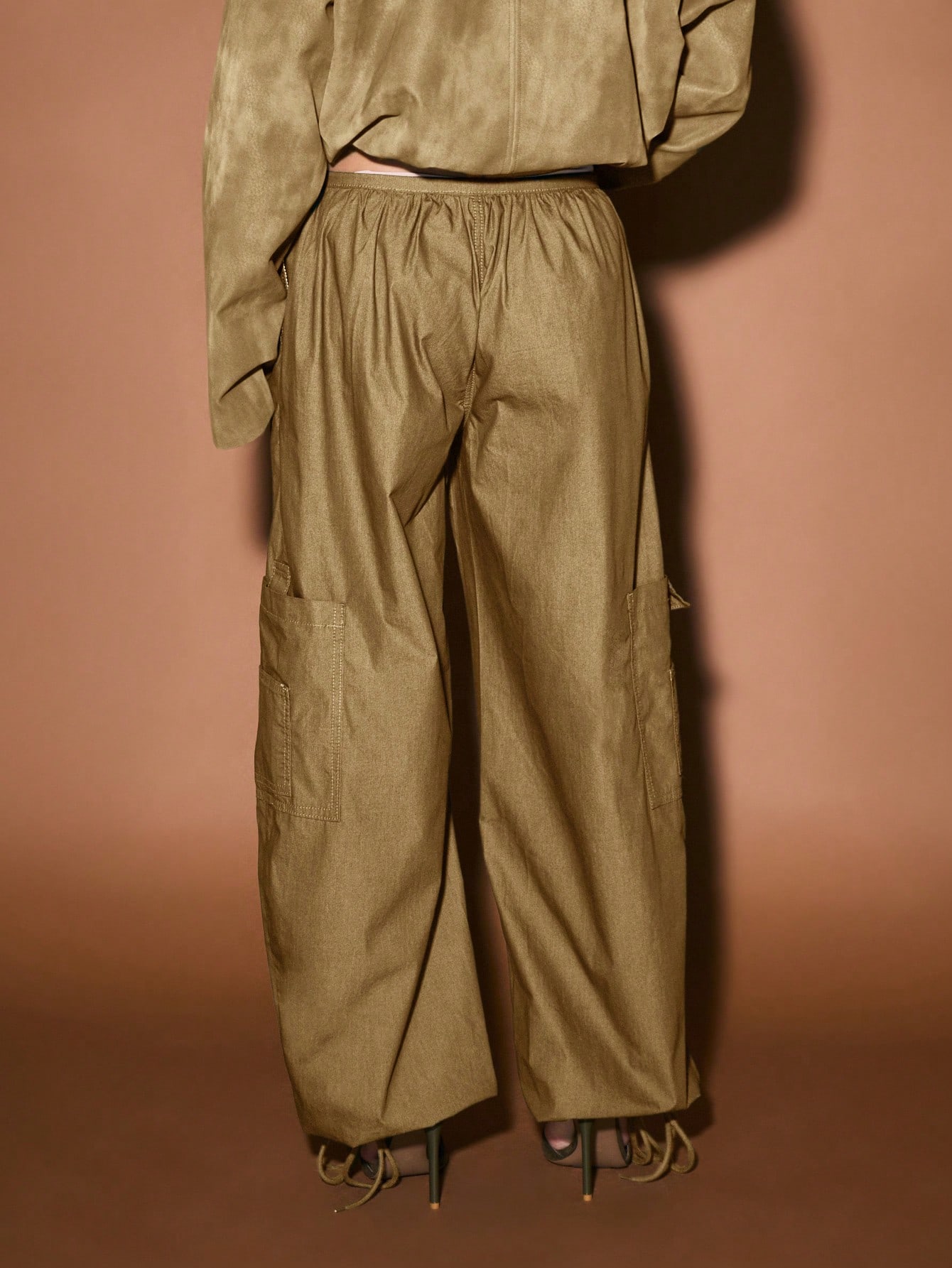 Wide-Leg Cargo Pants With Drawstring And Ankle Ties