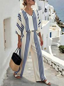 SHEIN Holidaya 春/夏新款高端法式V領條紋優雅洗鍊女款上衣 + 彈性腰圍休閒長褲，女款春/夏上衣，女款度假寬腿褲，短袖上衣，春季服飾，夏季穿搭，女款條紋兩件套，女款春/夏套裝，度假穿搭套裝 - 寶藍色 - 查看 5