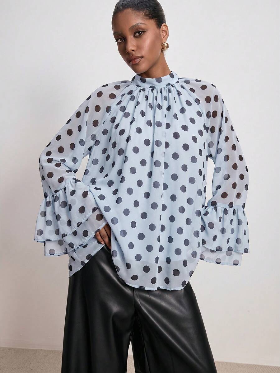ATUI Studio Damblus med hög krage, volanger, blå prickar, utsvängd modell och långa ärmar, romantisk och elegant för brunch och tebjudning på hösten - Babyblå - Visa 1