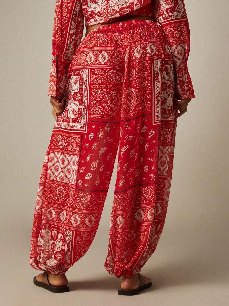 MISSGUIDED Pantalones de playa tipo harem con estampado de pañuelo paisley y patchwork.