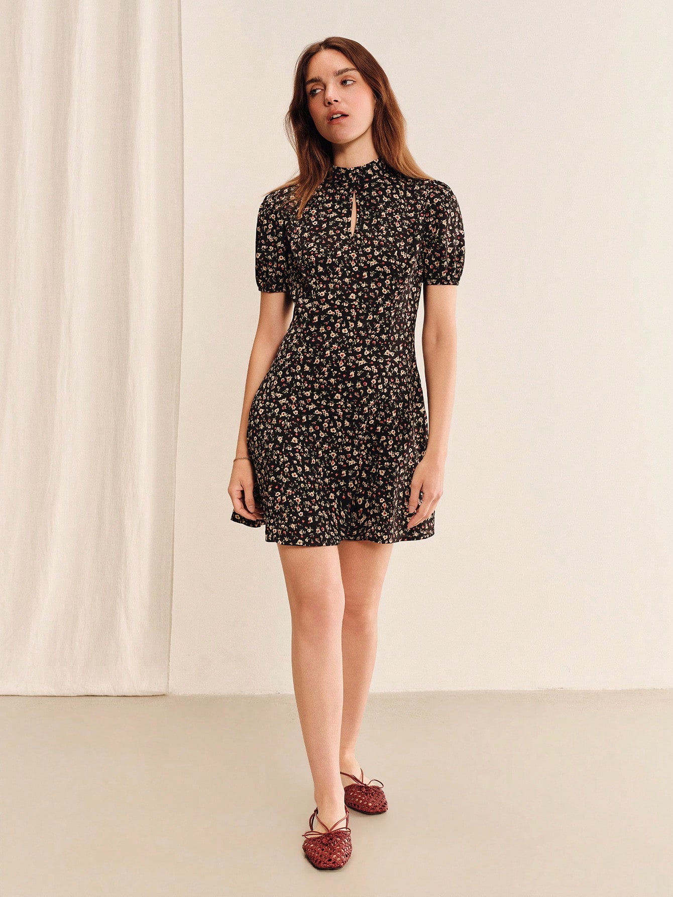 Black Vintage Floral Printed Woven Mini Dress, Short Puff Sleeves High Neck Dress With Front Keyhole