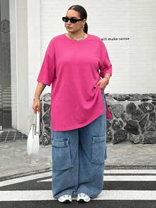 SHEIN CURVE+ 大尺碼女款春夏時尚休閒寬鬆舒適基本款日常黑色下擺開衩短袖T恤，簡約風格，外出上衣，大尺碼T恤，女款機場穿搭，歐洲夏/秋/冬 - 玫紅色 - 查看 6