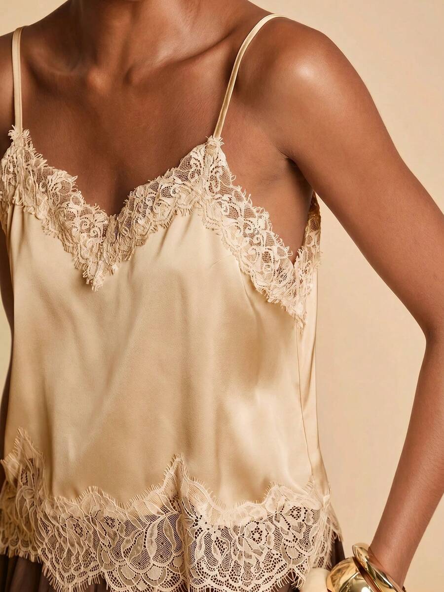 Travachic 女款素色對比蕾絲時尚細肩帶背心上衣 - 卡其色 - 查看 1