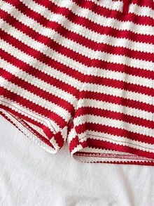 SHEIN 青少年女孩背心上衣套裝 春夏新款 休閒百搭復古個性化 黑白條紋針織紋理提花面料 方領無袖短版上衣與短褲套裝 2件組 - 紅白色 - 查看 5