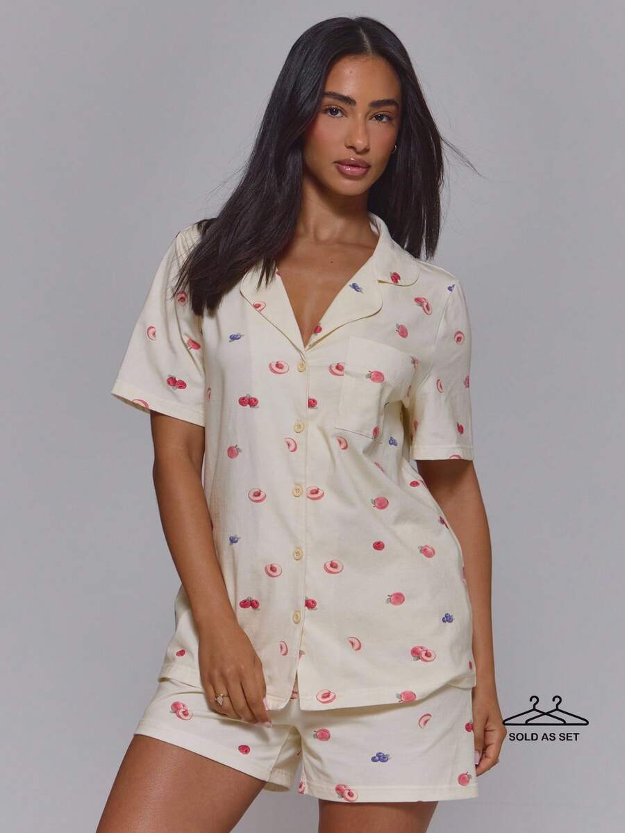 MUSERA 水果印花領口短版寬鬆睡衣上衣搭配腰部寬鬆短褲套裝 2件組 - 彩色 - 查看 1
