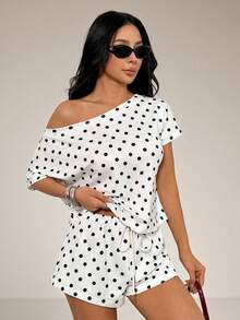 SHEIN PETITE 白色底波点女士不对称领短袖上衣和短裤休闲套装，夏季女装两件套，女士短袖夏季套装，女士度假短款套装，波点短款套装 - 白色 - 查看 5