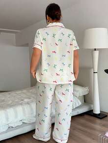 Napfluff CURVE Napfluff CURVE Set Piyama Ukuran Besar dengan Motif Pita Warna-warni, Lengan Pendek dan Celana Panjang - MultiWarna - View 3