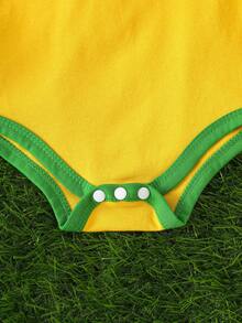 SHEIN Playful Pals Romper Bayi Laki-laki dengan Trim Kontras Motif Brasil - Kuning - View 3