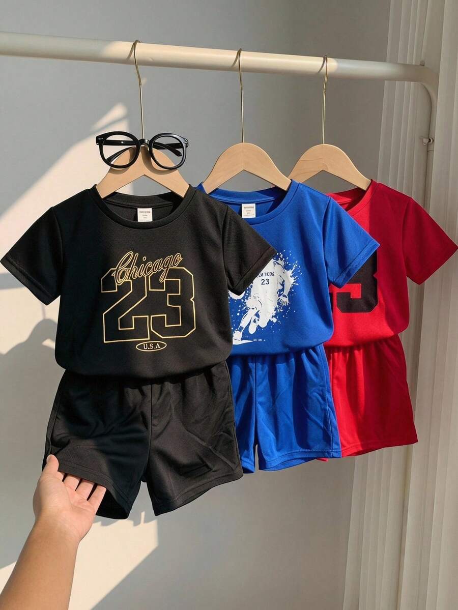 SHEIN 3件/組兒童夏季服飾 幼男舒適休閒風圓領短袖T恤 條紋T恤上衣 織標裝飾短褲 2件/組 超高CP值多件套裝 適合戶外玩耍、街頭風、派對、居家休閒