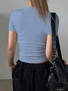 DAZY 女款純色修身短版 T-shirt，適合夏季校園穿著 - 藍色 - 查看 2