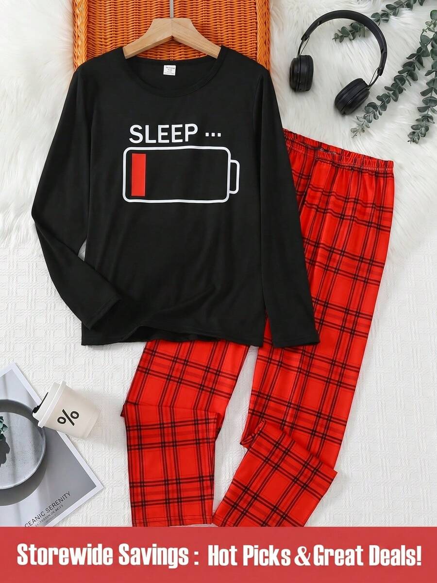 SHEIN 2 件男童休闲睡衣套装:黑色长袖上衣,带有 SLEEP 印花,搭配宽松的红色格子裤,柔软针织面料,舒适的家居服 - 彩色 - 查看 1
