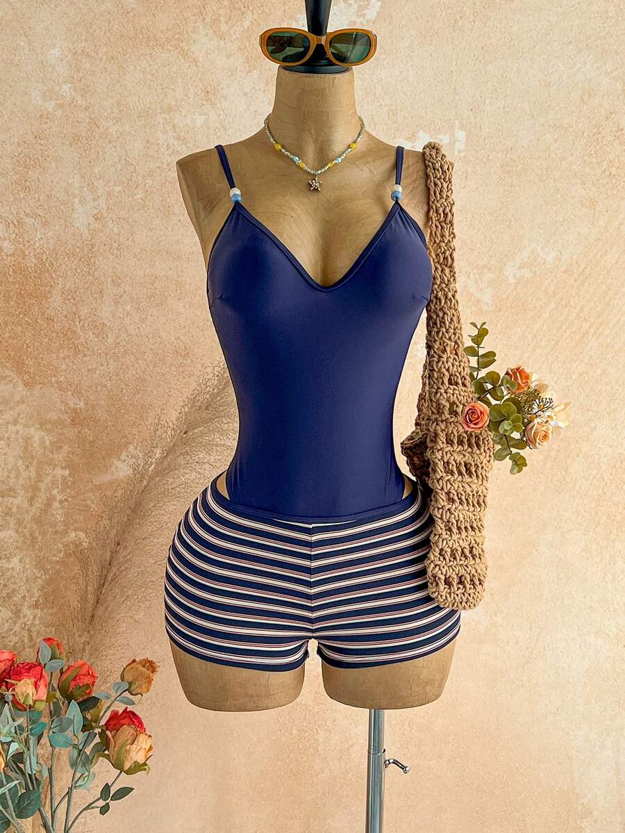 Soleia Bikini de dos piezas con top de tirantes finos de unicolor y shorts a rayas - Azul Marino - Ver 1