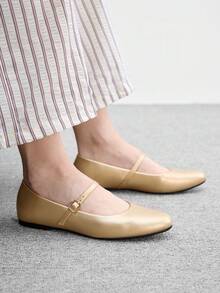CUCCOO BIZCHIC 女款休閒通勤時尚百搭字母扣飾純色平底鞋 - 淺金 - 查看 4
