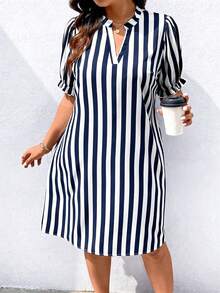 SHEIN LUNE CURVE 大尺碼夏季休閒條紋缺口領花瓣袖長洋裝女裝套裝 - 藍色 - 查看 3