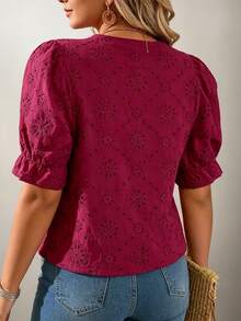 Flouryn 女款大尺碼刺繡布料V領花瓣袖前開扣襯衫 - 紅色 - 查看 2