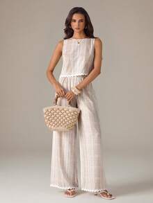 SHEIN Tall 女款條紋圓領無袖上衣與長褲兩件組，度假、夏季亞麻風休閒條紋荷葉邊飾撞色無袖兩件套，荷葉邊下擺上衣 + 寬腿褲，夏季度假、咖啡廳、休閒穿搭熱門款，復古風造型。女款鄉村風穿搭、女款工作穿搭、女款海灘度假穿搭、女款休閒套裝、女款夏季穿搭 - 卡其色 - 查看 2