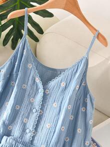CosyJoli Conjunto de dos piezas casual para uso diario de mujer talla grande con top de tirantes y shorts con estampado floral bordado - Azul - View 6