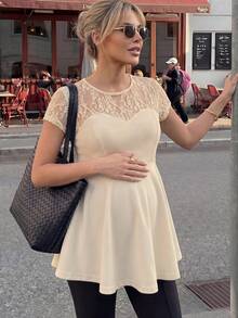 MaterniWear Camiseta de Maternidad Elegante Francesa con Encaje Patchwork, Volantes en el Bajo y Cuello Redondo - Albaricoque - Ver 3