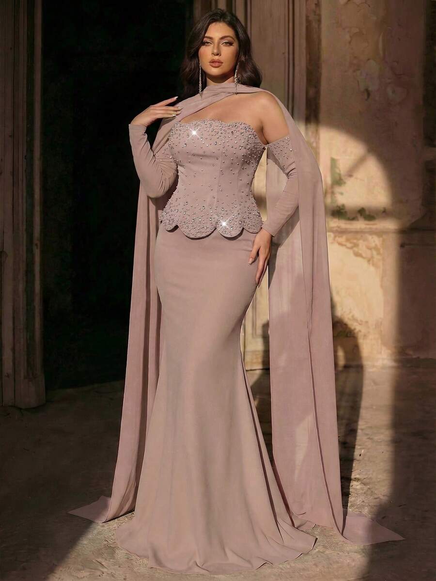 Aureia 大码优雅浪漫常规肩部不对称领口奢华仿珍珠和水钻装饰美人鱼裙摆拖尾长裙,适合婚礼、派对、庆典、正式活动、晚宴(精致设计) - 卡其色 - 查看 1