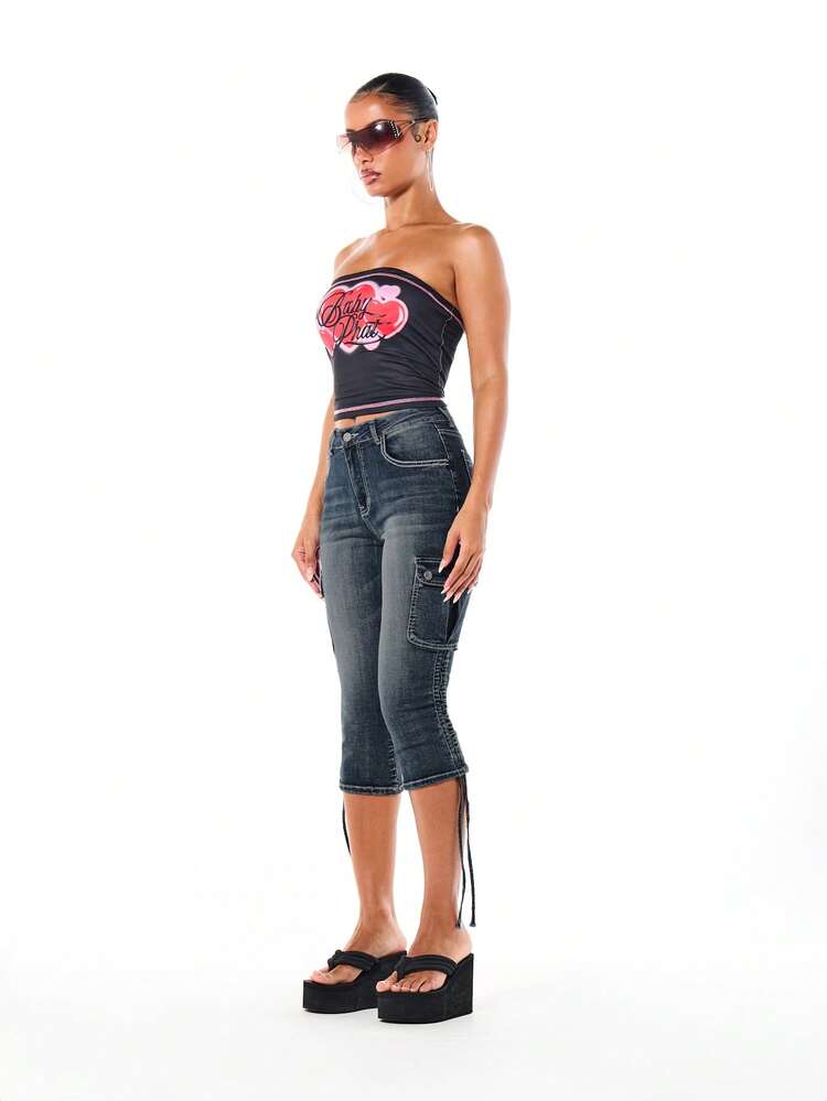 BABYPHAT Stretch Denim Cargo Caprihose mit seitlichen Cargo-Taschen, bestickten Gesäßtaschen und Bindebund-Detail