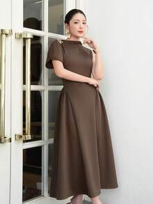 Heiryn Robe midi élégante pour femmes avec décoration d'étoile de mer 3D en métal et taille cintrée - Blanc - Voir 7