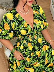 SHEIN Clasi Damen Sommerkleid in Große Größen mit V-Ausschnitt, tailliert, Fruchtmuster, lässig für den Urlaub - Schwarz - Übersicht 6