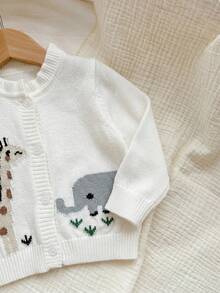 SHEIN Cardigan Rajut Lengan Panjang Berkerah Tunggal Motif Jerapah Kartun Bunga, Bordir Dunia Hewan, dan Hiasan Ruffle untuk Bayi Perempuan Baru Lahir, Cocok untuk Musim Gugur/Dingin - Putih - View 6
