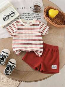 SHEIN Genkimix Kids 2件/組 男童華夫格條紋短袖T恤與短褲，適合日常穿著、幼兒園、戶外活動及運動休閒 - 紅色 - 查看 8