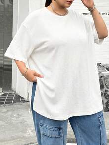 SHEIN CURVE+ 大尺碼女款春夏時尚休閒寬鬆舒適基礎日常開衩下擺短袖T恤，簡約風格，外出上衣，歐式夏/秋/冬 - 白色 - 查看 3