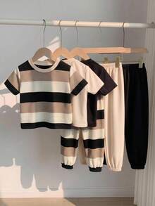 SHEIN 2套買2送2兒童小男孩休閒學院風圓領套頭短袖上衣卡其色長褲運動褲套裝，男孩套裝兒童套裝，適合春、夏、秋、冬、情人節、夏季穿搭、家庭聚會、開學、婚禮季、運動、生日派對 - 彩色 - 查看 4
