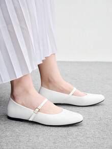 CUCCOO BIZCHIC 女款休閒通勤時尚百搭字母扣飾素色平底鞋 - 白色 - 查看 6