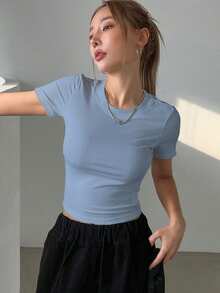 DAZY 女款純色修身短版 T-shirt，適合夏季校園穿著 - 藍色 - 查看 3