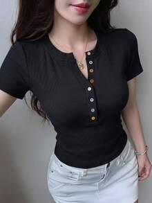 DAZY 春夏秋黑色休閒辣妹音樂節彩虹繽紛鈕扣裝飾修身短袖女款T恤 - 黑色 - 查看 4