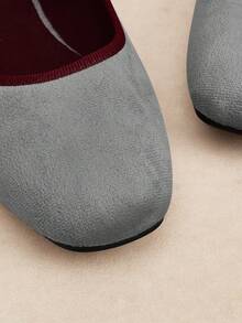 Rosivie Sepatu Flat Wanita Gaya Retro Elegan untuk Berpergian, Kasual, dengan Trim Kontras dan Gesper yang Dapat Diatur - Grey - View 8