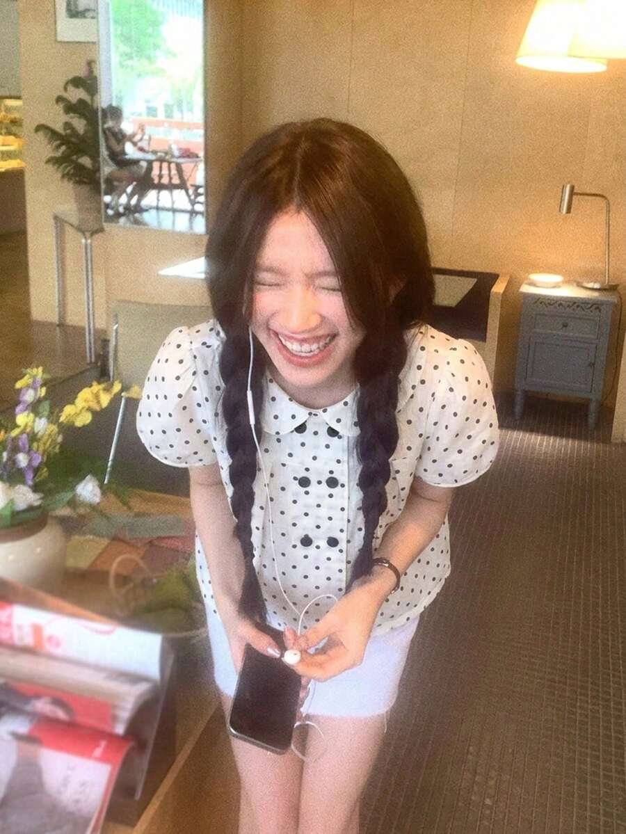 DAZY 女款彼得潘領格紋休閒韓風學院風夏季襯衫 - 白色 - 查看 1