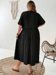 SHEIN CURVE+ 大尺碼女款紋理鈕扣半開襟休閒洋裝 - 黑色 - 查看 2