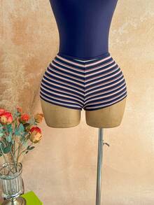 Soleia Bikini de dos piezas con top de tirantes finos de unicolor y shorts a rayas - Azul Marino - Ver 7