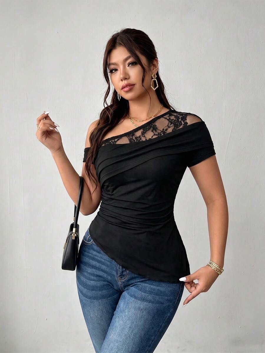 Vionelle 大码女式新款黑色蕾丝拼接不对称下摆短袖T恤,常规版型,春夏款 - 黑色 - 查看 1
