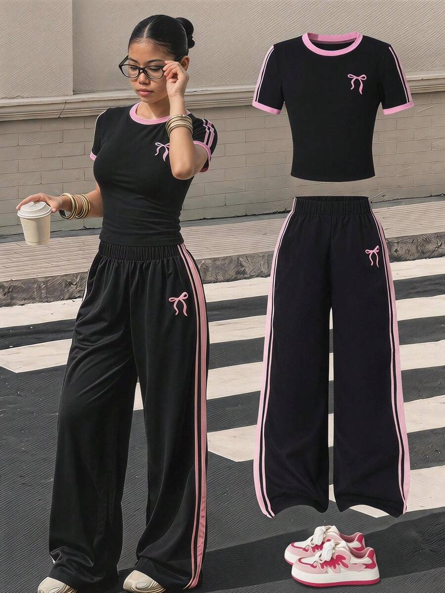 SHEIN Setelan Streetwear Wanita Keren Kasual Serbaguna Gaya Menarik Motif Pita Patchwork Imitasi Slim Fit Cropped Knit T-Shirt + Celana Panjang Kargo Longgar Bermotif 2pcs, Cocok Untuk Perjalanan, Olahraga, Kembali ke Sekolah, Liburan dan Pakaian Sehari-hari - Hitam - View 1